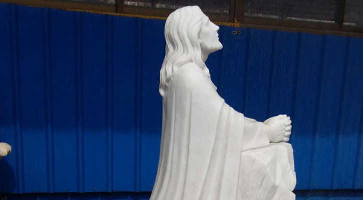 Christian jesus kneeling in the garden of Gethsemane prayer outdoor religious garden statues for sale TCH-15