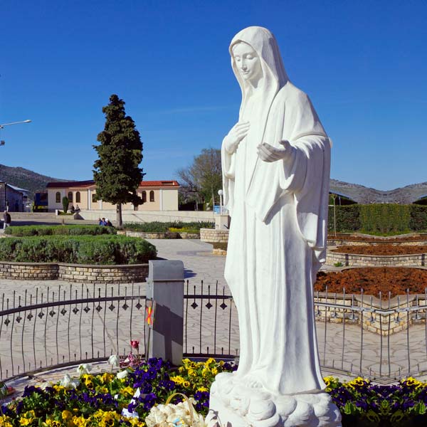 Outdoor catholic white marble madonna medjugorje mary garden statue for sale TCH-70