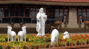 Jesus good shepherd statue-Trevi Sculpture .