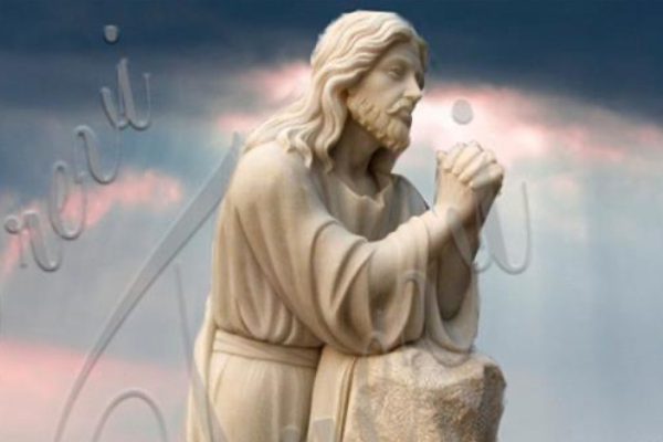 Life size christian jesus kneeling in the garden of Gethsemane prayer outdoor religious garden marble statues for sale TCH-14