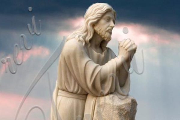 Life size christian jesus kneeling in the garden of Gethsemane prayer outdoor religious garden marble statues for sale TCH-14
